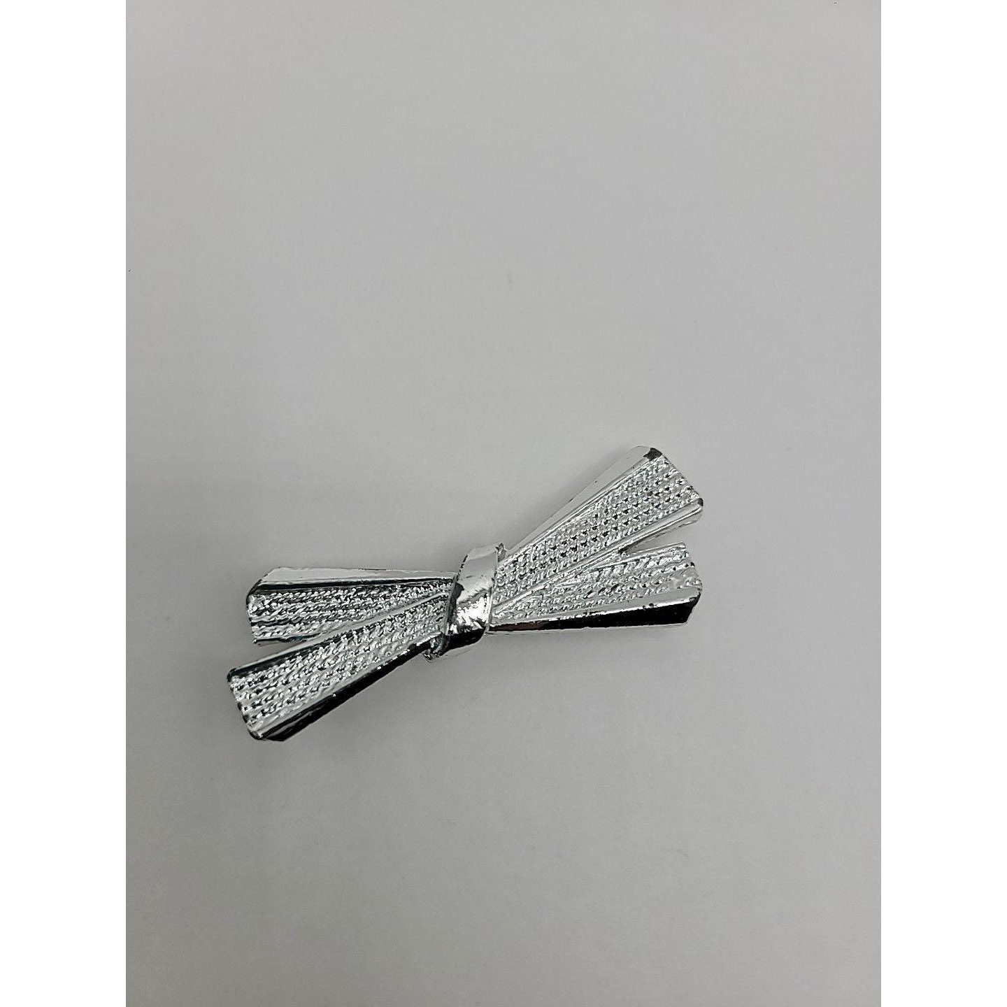Vintage Gerrys Silver Tone Bow Brooch Pin Textured Ribbon Classic Retro Jewelry